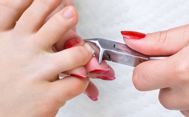 剪指甲的正确方法是怎样的？怎么正确修剪指甲？(1)