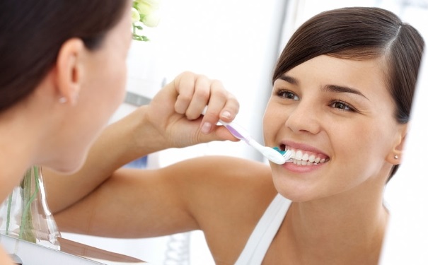 洗牙会把牙齿洗薄吗 牙齿保健需要注意什么